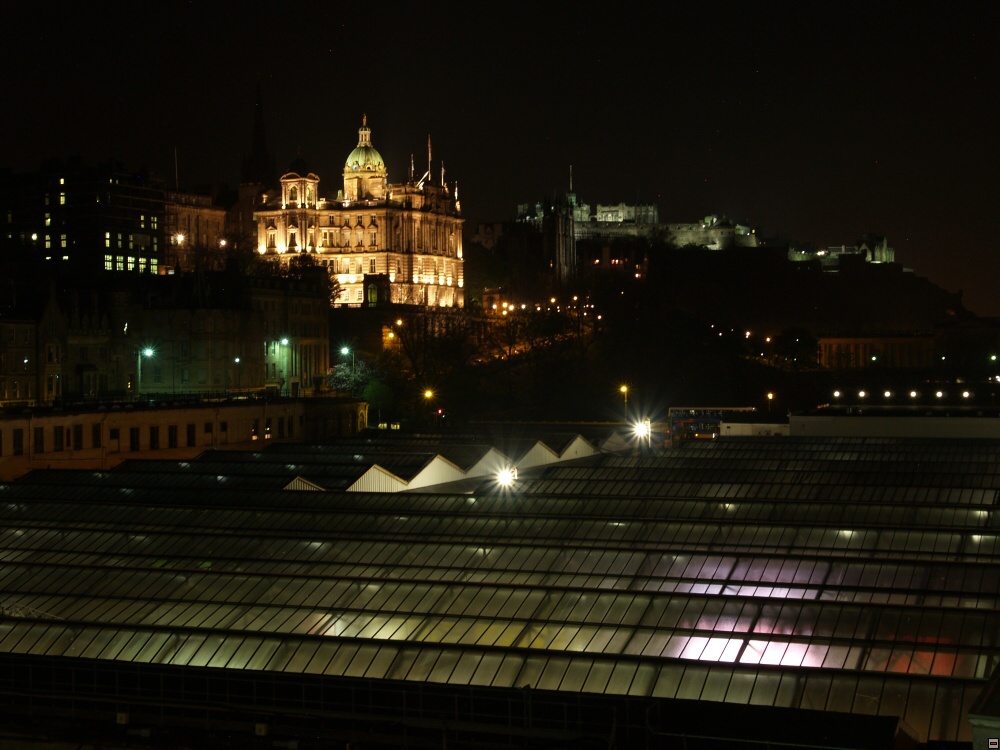 Edinburgh Waverley station3.jpg